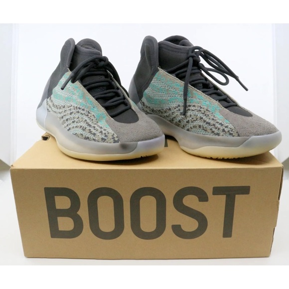 Yeezy QNTM us men size 9. 100 percent authentic NWT - Picture 6 of 6